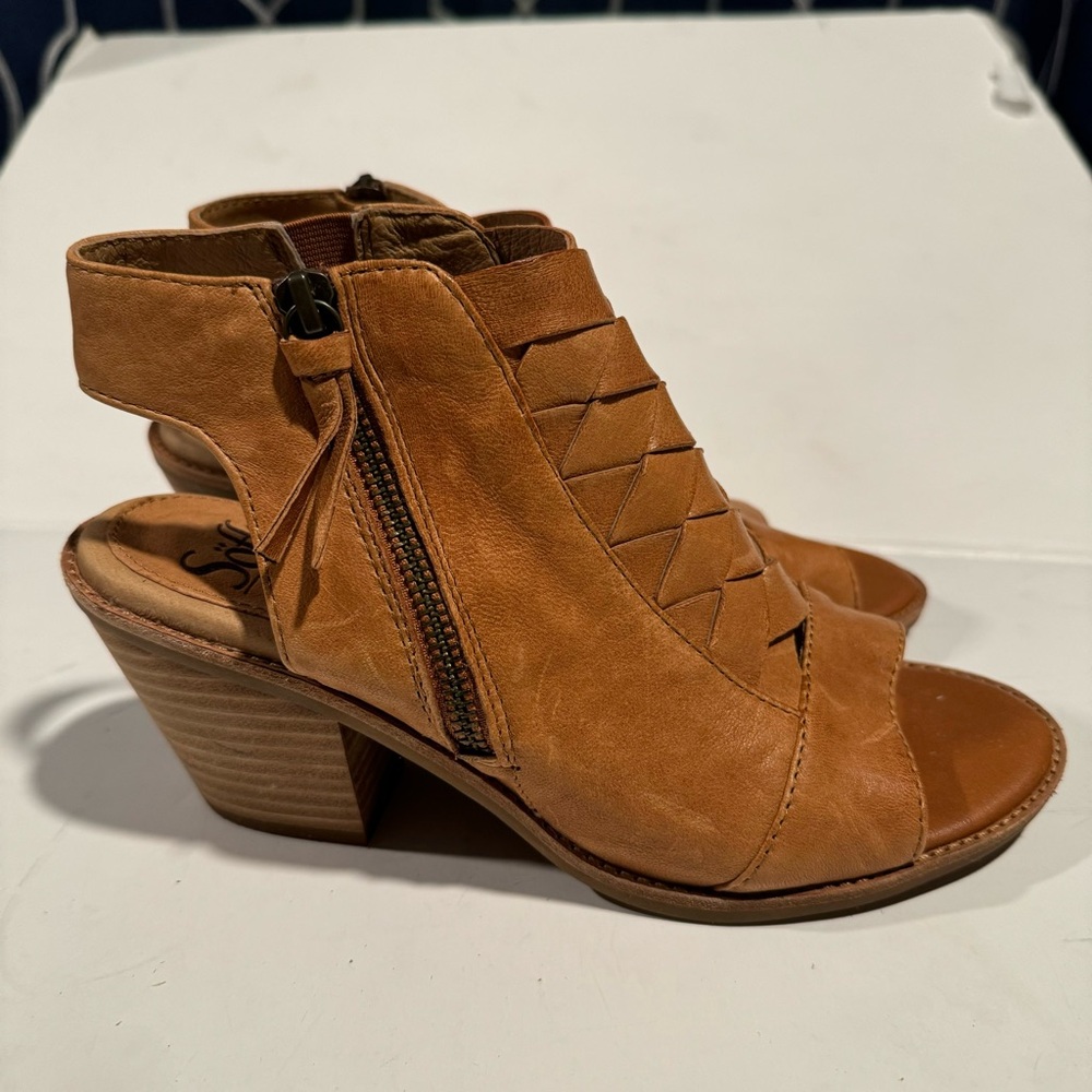 Söfft Leather Heels Leather Sandal Size 8M